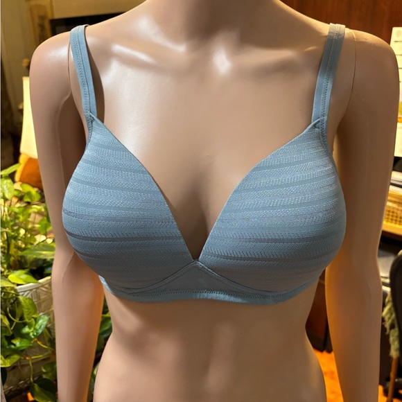 Seamless Light Blue Bra - Picture 4 of 4